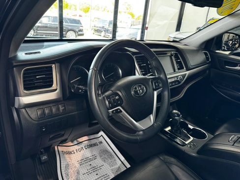 Used 2016 Toyota Highlander XLE AWD/4WD image 27