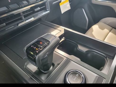 New 2026 GMC Hummer EV SUV AWD/4WD image 16