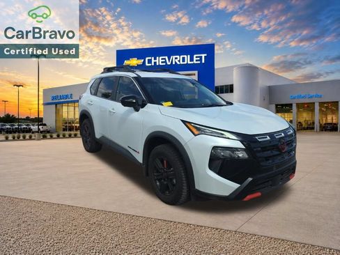 Used 2025 Nissan Rogue SV AWD/4WD image 12
