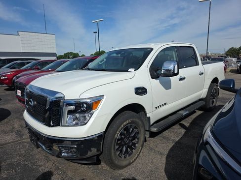 Used 2017 Nissan Titan SL w/ Off-Road Package AWD/4WD image 4