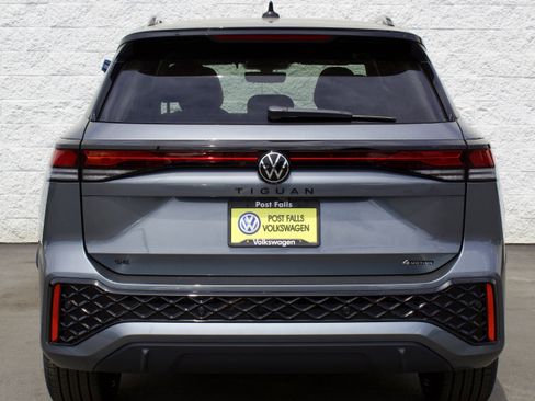 New 2026 Volkswagen Tiguan SE R-Line AWD/4WD image 7