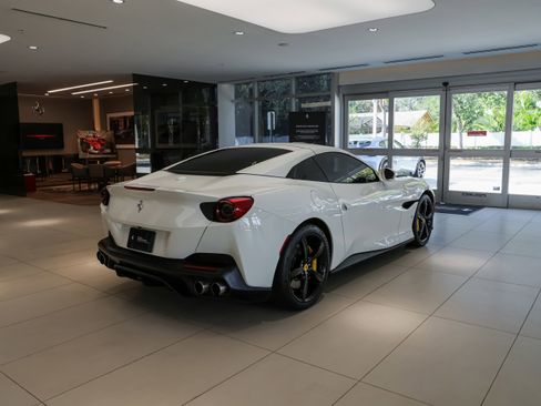 Used 2020 Ferrari Portofino image 32