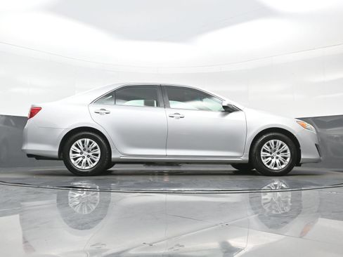 Used 2014 Toyota Camry LE FWD image 32