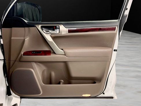 Used 2011 Lexus GX 460 w/ Comfort Plus Pkg image 40