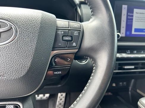 Used 2025 Toyota Camry SE FWD image 18
