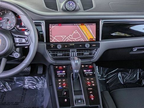 Certified 2025 Porsche Macan Turbo image 21