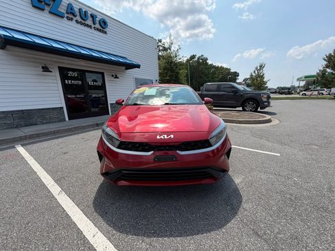 Used 2023 Kia Forte LXS FWD image 3