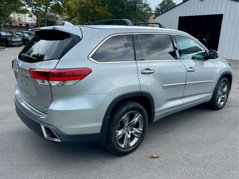 Used 2017 Toyota Highlander Limited Platinum AWD/4WD image 5