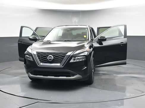 Used 2023 Nissan Rogue SV image 57