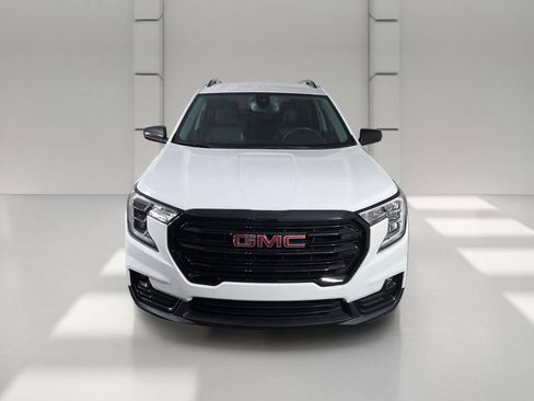 Used 2022 GMC Terrain SLT w/ Elevation Edition FWD image 3