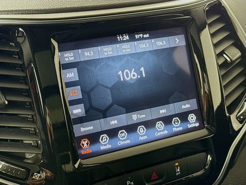 Used 2021 Jeep Cherokee Limited image 15