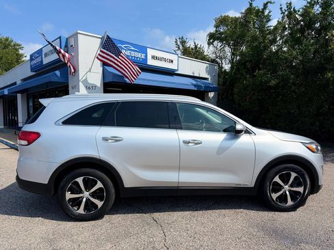 Used 2017 Kia Sorento EX AWD/4WD image 10