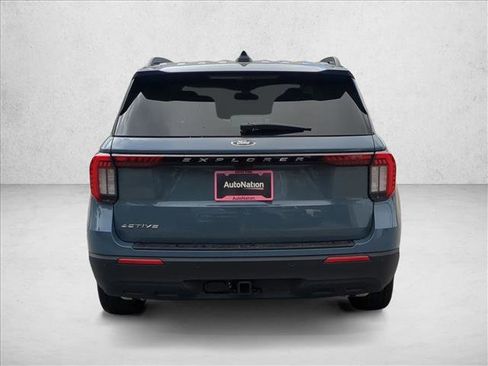 New 2026 Ford Explorer Active RWD image 7