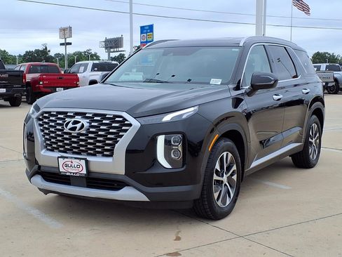 Used 2022 Hyundai Palisade SEL w/ Winter Package FWD image 3