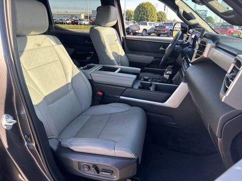 Used 2025 Toyota Tundra Limited AWD/4WD image 10