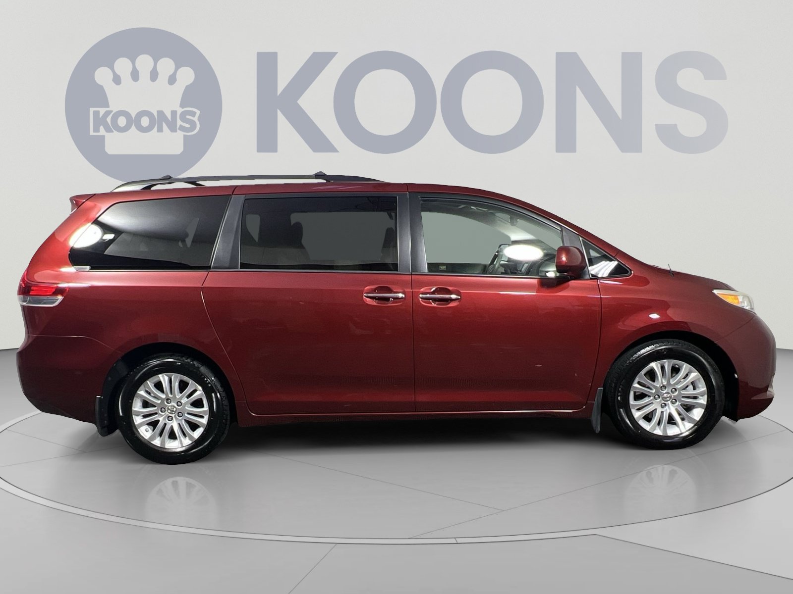 Used 2013 Toyota Sienna XLE w/ Entertainment Pkg FWD image 8