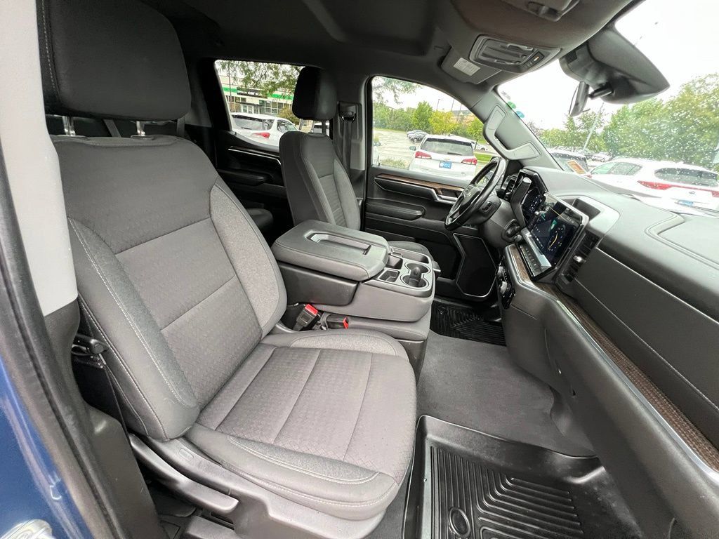 Used 2024 Chevrolet Silverado 1500 LT AWD/4WD image 28