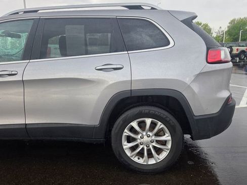 Used 2019 Jeep Cherokee Latitude w/ Cold Weather Group AWD/4WD image 16