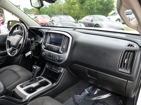 Used 2019 Chevrolet Colorado LT w/ LT Convenience Package RWD image 10