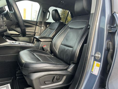Used 2021 Ford Explorer Limited w/ Equipment Group 301A AWD/4WD image 15