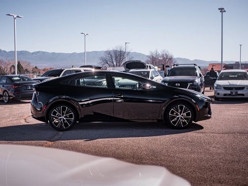 Used 2024 Toyota Prius XLE image 8