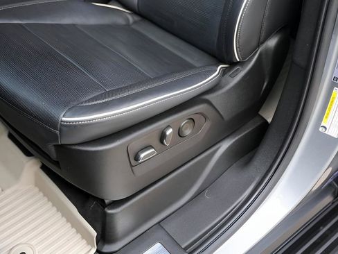 Used 2023 Cadillac Escalade Premium Luxury image 8