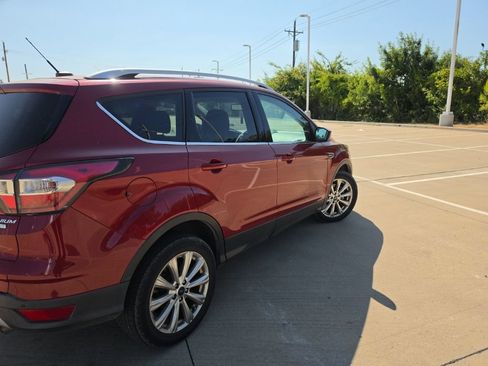 Used 2017 Ford Escape Titanium FWD image 3