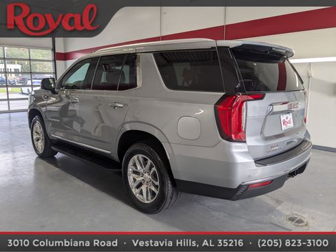 Used 2023 GMC Yukon SLT w/ SLT Premium Package image 2