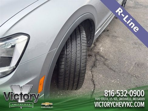 Used 2021 Volkswagen Tiguan SE R-Line image 23