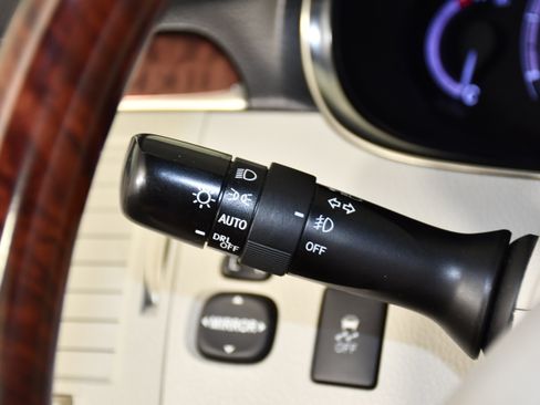 Used 2012 Toyota Avalon Limited FWD image 22