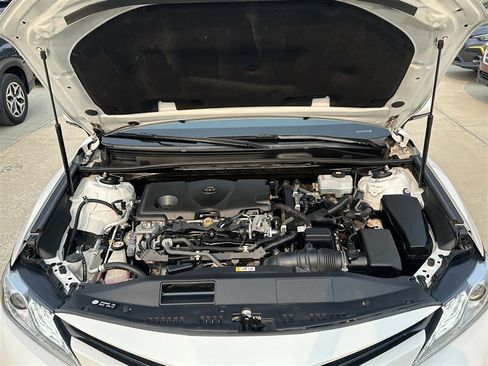 Used 2020 Toyota Camry XLE w/ Carpet Mat Package FWD image 17