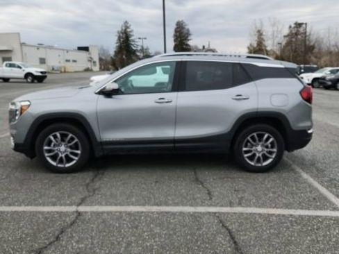 Used 2024 GMC Terrain SLT image 4