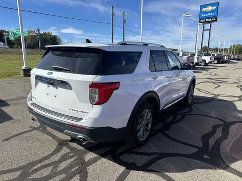 Used 2023 Ford Explorer Limited image 11