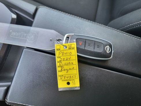 Used 2024 Nissan Rogue S FWD image 22