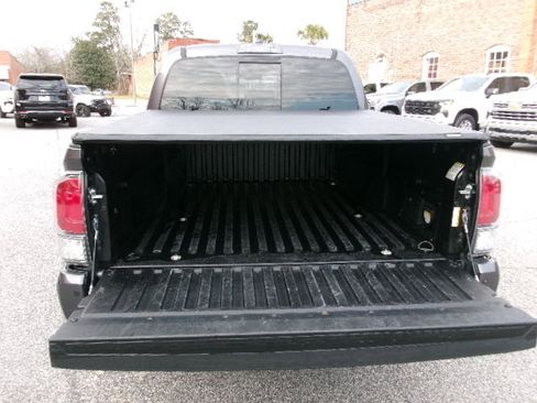 Used 2021 Toyota Tacoma TRD Sport w/ Technology Package image 14