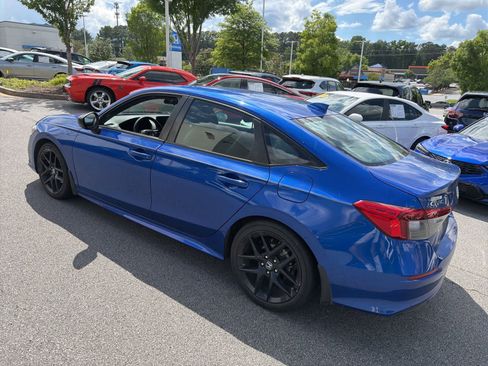 Used 2023 Honda Civic Sport image 9