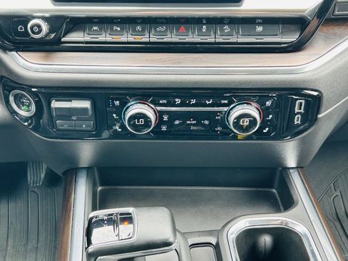 Used 2024 GMC Sierra 1500 SLT w/ SLT Premium Plus Package AWD/4WD image 28