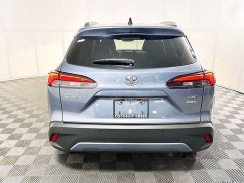 Used 2025 Toyota Corolla Cross XLE w/ Convenience Package AWD/4WD image 4