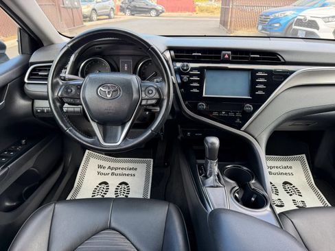 Used 2018 Toyota Camry SE FWD image 16