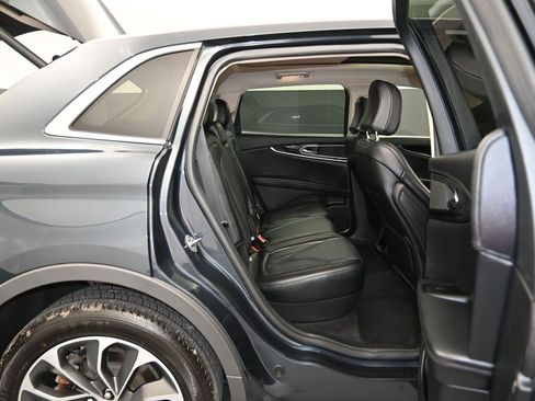 Used 2023 Lincoln Nautilus Reserve image 27