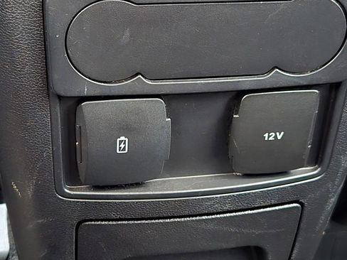 Used 2024 Ford Explorer XLT image 34