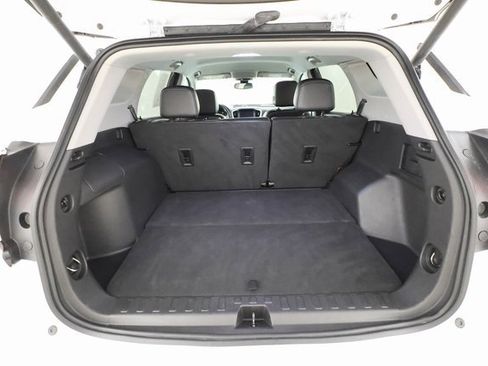 Used 2023 GMC Terrain SLT image 22