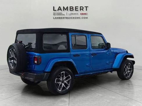 Used 2024 Jeep Wrangler Unlimited w/ Convenience Group AWD/4WD image 5