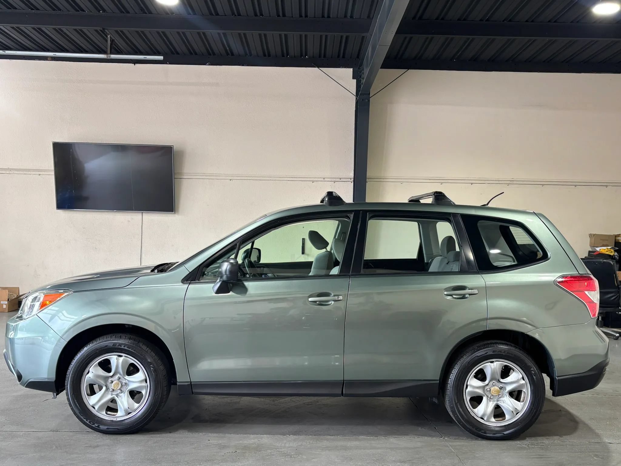 Used 2014 Subaru Forester 2.5i AWD/4WD image 8