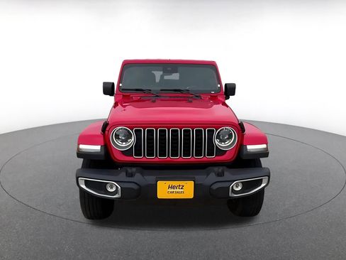 Used 2025 Jeep Wrangler Unlimited Sahara AWD/4WD image 4