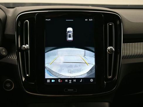 Used 2023 Volvo XC40 B5 Plus w/ Protection Package Premier image 19