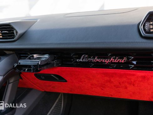 Used 2020 Lamborghini Huracan EVO image 30
