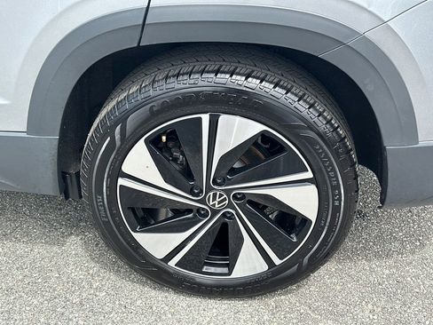 Used 2025 Volkswagen Taos SE AWD/4WD image 19
