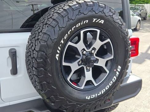 Used 2022 Jeep Wrangler Unlimited Rubicon w/ Dual Top Group AWD/4WD image 17