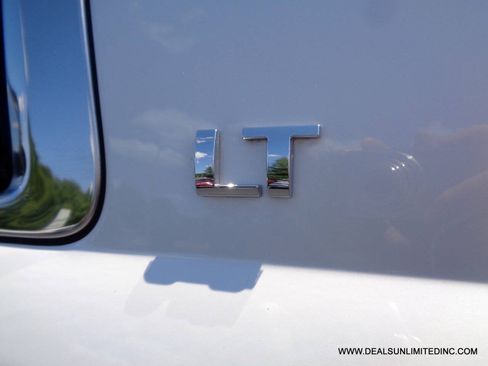Used 2019 Chevrolet Suburban LT AWD/4WD image 6